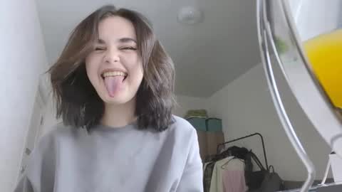 Snapshot of michaelarroyano chatting on 11-17-25, 06:14 Ellie online show from 11-17-25, 06:14