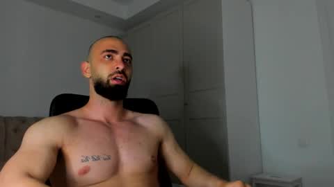 MichaelEvansx online show from 05-11-26, 09:45