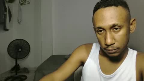 Snapshot of micheldelatorre69 chatting on 09-28-25, 04:40 MichelandDavid online show from 09-28-25, 04:40