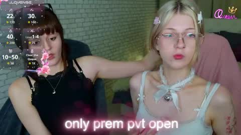 Snapshot of michelewild chatting on 03-11-26, 04:57 Michele online show from 03-11-26, 04:57