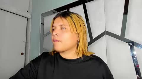 Snapshot of michell_hott1 chatting on 03-08-26, 03:10 michell_hott1 online show from 03-08-26, 03:10