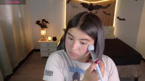 michell_petty01 online show from 10-15-25, 04:51