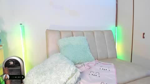 Snapshot of michelle_se chatting on 03-08-26, 02:04 Michelle online show from 03-08-26, 02:04