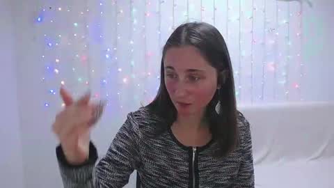 Snapshot of michellee11 chatting on 01-17-25, 04:47 Michel online show from 01-17-25, 04:47