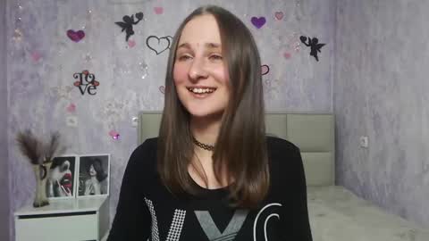 Snapshot of michellee11 chatting on 02-05-25, 03:09 Michel online show from 02-05-25, 03:09