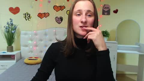 Snapshot of michellee11 chatting on 02-18-25, 03:54 Michel online show from 02-18-25, 03:54