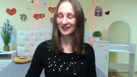 Snapshot of michellee11 chatting on 02-19-25, 12:33 Michel online show from 02-19-25, 12:33