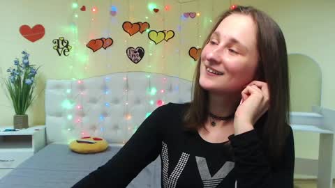 Snapshot of michellee11 chatting on 03-06-25, 03:13 Michel online show from 03-06-25, 03:13