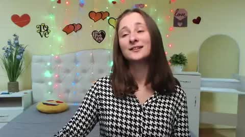 Snapshot of michellee11 chatting on 03-07-25, 03:39 Michel online show from 03-07-25, 03:39