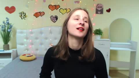 Snapshot of michellee11 chatting on 03-10-25, 12:04 Michel online show from 03-10-25, 12:04
