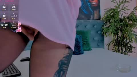 Snapshot of michellereys chatting on 01-20-25, 03:26 michellereys online show from 01-20-25, 03:26