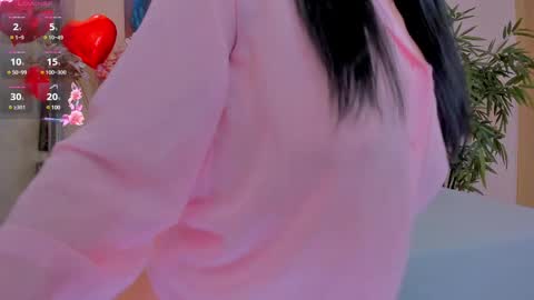 Snapshot of michellereys chatting on 02-14-25, 09:32 michellereys online show from 02-14-25, 09:32