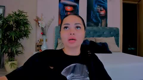 Snapshot of michellereys chatting on 09-28-25, 05:51 michellereys online show from 09-28-25, 05:51