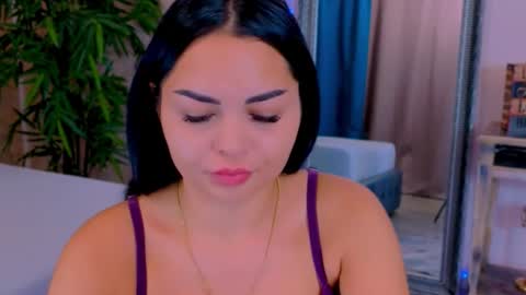 Snapshot of michellereys chatting on 10-13-25, 05:57 michellereys online show from 10-13-25, 05:57