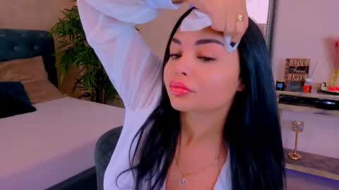 Snapshot of michellereys chatting on 10-20-25, 07:36 michellereys online show from 10-20-25, 07:36