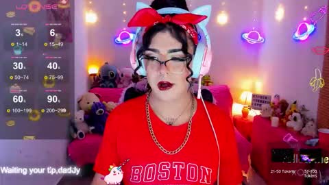 Snapshot of michellevanss22 chatting on 11-04-25, 03:38 online show from 11-04-25, 03:38