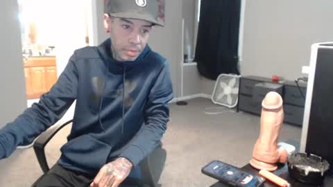 Snapshot of michigan9000 chatting on 10-13-25, 04:18 michigan9000 online show from 10-13-25, 04:18