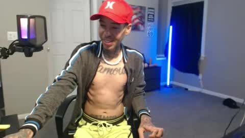 Snapshot of michigan9000 chatting on 11-15-25, 12:52 michigan9000 online show from 11-15-25, 12:52