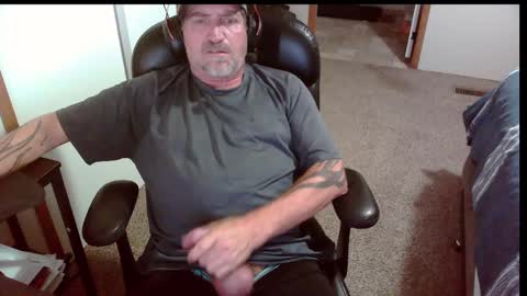 Snapshot of michigan_daddy chatting on 09-30-25, 12:48 TattedInDetroit online show from 09-30-25, 12:48