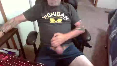 Snapshot of michigan_daddy chatting on 10-02-25, 03:30 TattedInDetroit online show from 10-02-25, 03:30