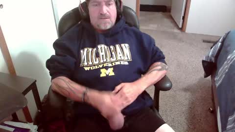 Snapshot of michigan_daddy chatting on 10-20-25, 03:12 TattedInDetroit online show from 10-20-25, 03:12