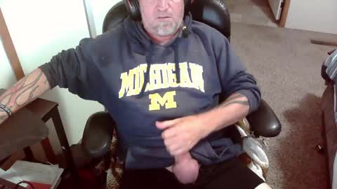 Snapshot of michigan_daddy chatting on 10-31-25, 09:16 TattedInDetroit online show from 10-31-25, 09:16