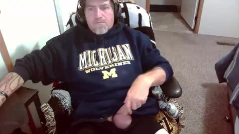Snapshot of michigan_daddy chatting on 11-08-25, 02:28 TattedInDetroit online show from 11-08-25, 02:28