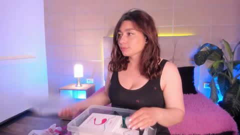 michonne_09 online show from 11-15-25, 09:21