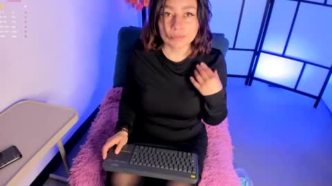 michonne_09 online show from 05-06-26, 11:43