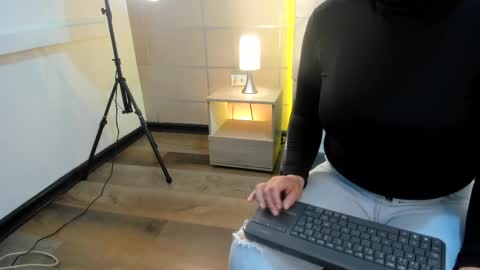michonne_09 online show from 05-10-26, 02:06