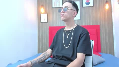 Snapshot of mick_johnsonn chatting on 11-17-25, 12:22 mick_johnsonn online show from 11-17-25, 12:22