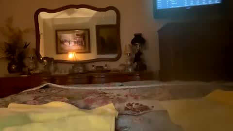 mickeyb711000 online show from 12-20-24, 05:36