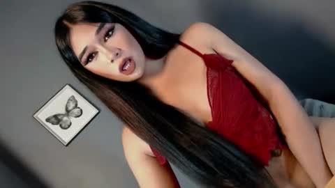 Snapshot of midnightdesire28 chatting on 06-18-26, 01:15 Call me Yhana online show from 06-18-26, 01:15
