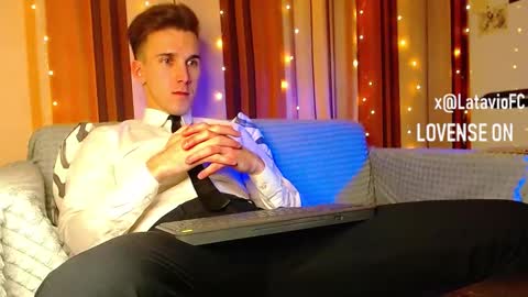 Snapshot of midnighter__ chatting on 12-19-25, 07:10 Alexey or just Alex online show from 12-19-25, 07:10