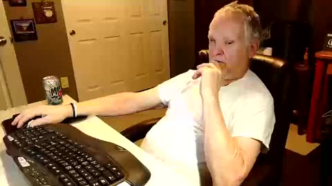 midwestdad09 online show from 10-15-25, 09:59