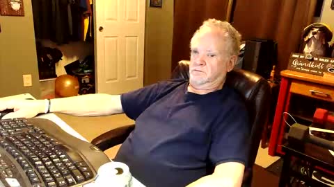 midwestdad09 online show from 10-20-25, 09:54