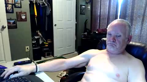 Snapshot of midwestdad09 chatting on 04-14-26, 06:47 midwestdad09 online show from 04-14-26, 06:47