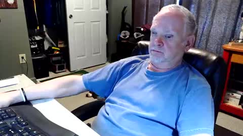 Snapshot of midwestdad09 chatting on 04-15-26, 06:59 midwestdad09 online show from 04-15-26, 06:59