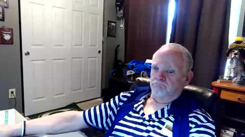Snapshot of midwestdad09 chatting on 04-18-26, 01:48 midwestdad09 online show from 04-18-26, 01:48