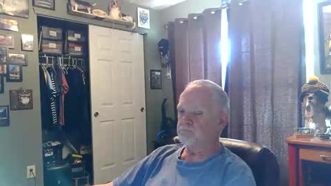 Snapshot of midwestdad09 chatting on 04-23-26, 06:32 midwestdad09 online show from 04-23-26, 06:32