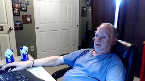Snapshot of midwestdad09 chatting on 04-24-26, 07:05 midwestdad09 online show from 04-24-26, 07:05