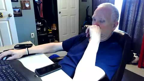 Snapshot of midwestdad09 chatting on 04-25-26, 02:36 midwestdad09 online show from 04-25-26, 02:36
