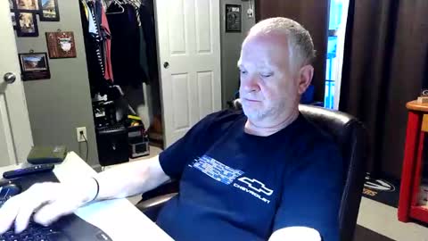 Snapshot of midwestdad09 chatting on 04-26-26, 10:57 midwestdad09 online show from 04-26-26, 10:57