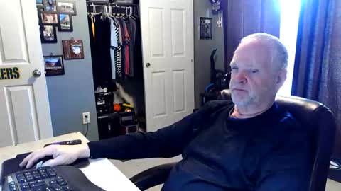 Snapshot of midwestdad09 chatting on 04-30-26, 02:34 midwestdad09 online show from 04-30-26, 02:34
