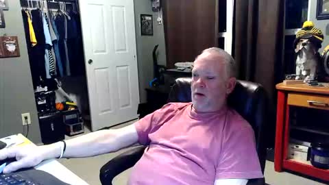 Snapshot of midwestdad09 chatting on 05-03-26, 08:20 midwestdad09 online show from 05-03-26, 08:20