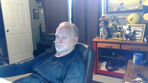 Snapshot of midwestdad09 chatting on 05-05-26, 04:48 midwestdad09 online show from 05-05-26, 04:48