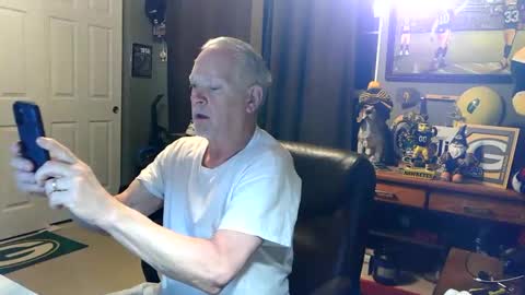 Snapshot of midwestdad09 chatting on 05-10-26, 09:47 midwestdad09 online show from 05-10-26, 09:47