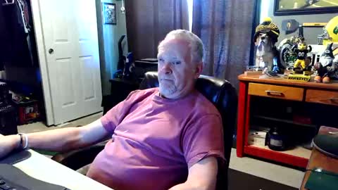 Snapshot of midwestdad09 chatting on 05-14-26, 02:13 midwestdad09 online show from 05-14-26, 02:13