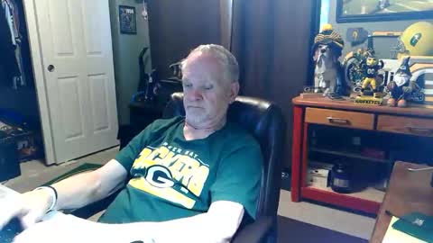 Snapshot of midwestdad09 chatting on 05-15-26, 01:51 midwestdad09 online show from 05-15-26, 01:51