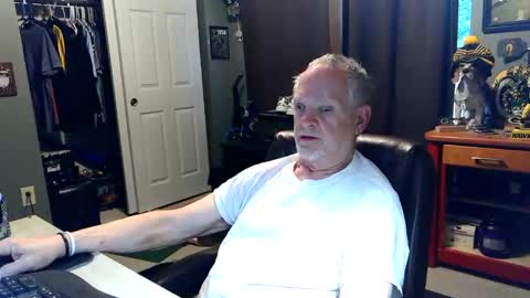 Snapshot of midwestdad09 chatting on 05-16-26, 12:48 midwestdad09 online show from 05-16-26, 12:48